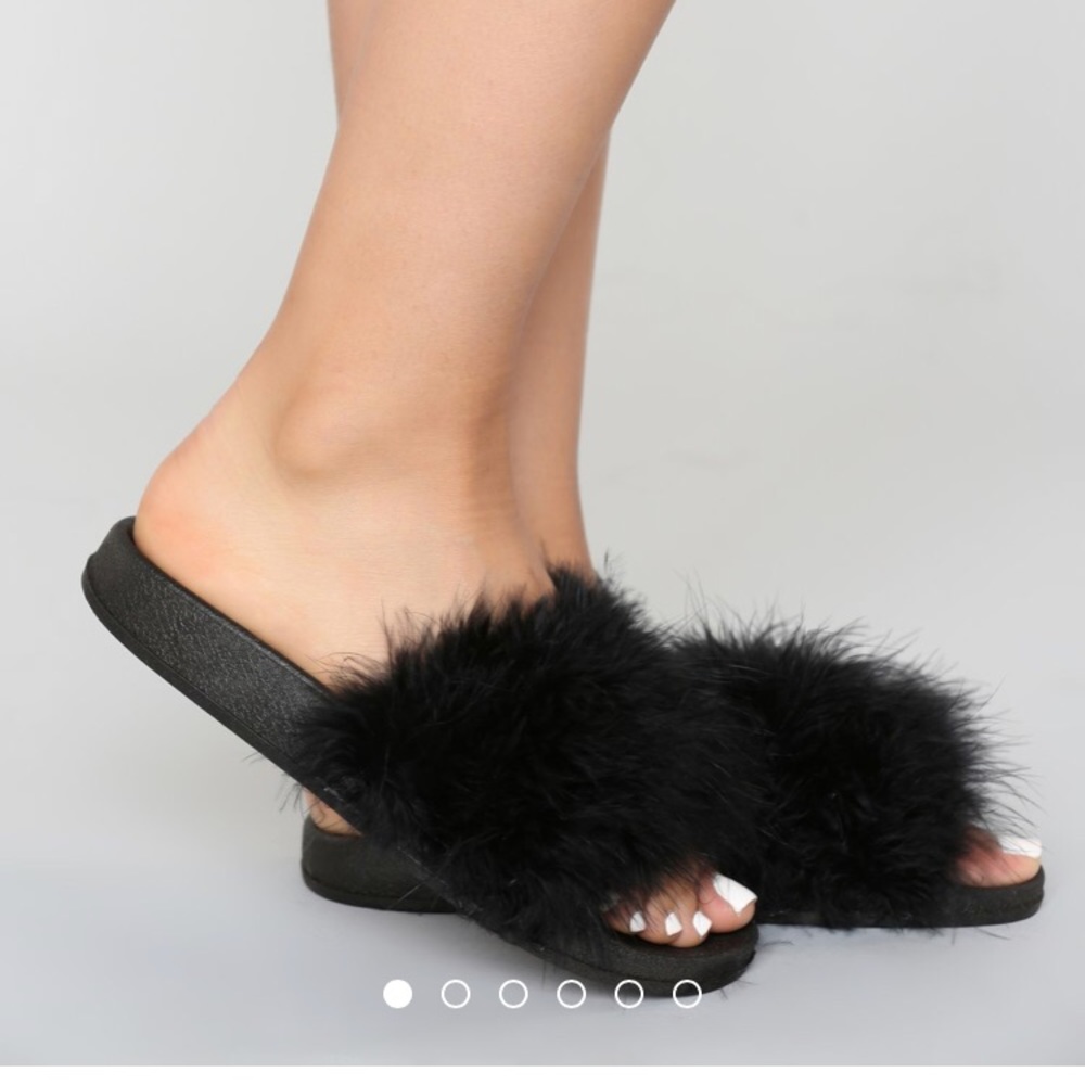 Furry black Fashionnova slides